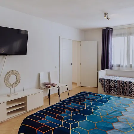 Lanzarote Deluxe & Pool *