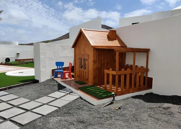 Lanzarote Deluxe & Pool * بلايا بلانكا