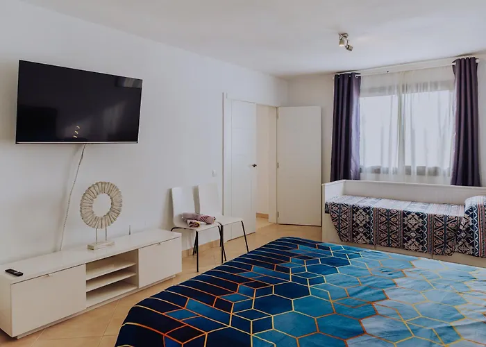 Lanzarote Deluxe & Pool *