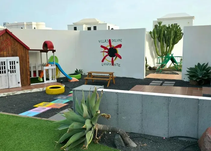 Lanzarote Deluxe & Pool *