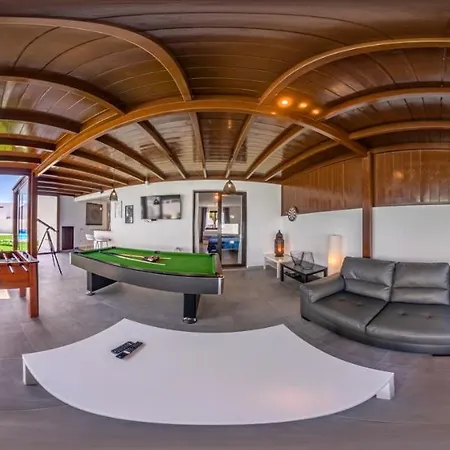 Lanzarote Deluxe & Pool Villa *