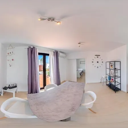 Lanzarote Deluxe & Pool