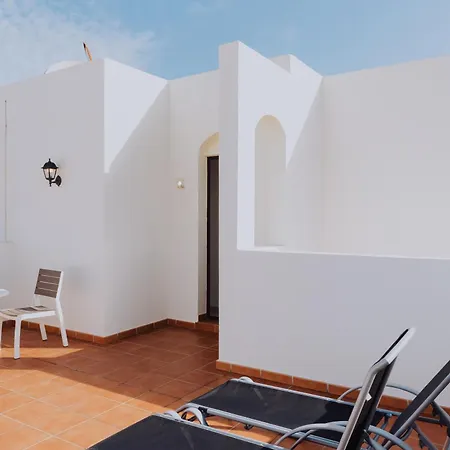Lanzarote Deluxe & Pool Villa *