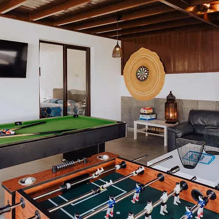 Lanzarote Deluxe & Pool Villa *