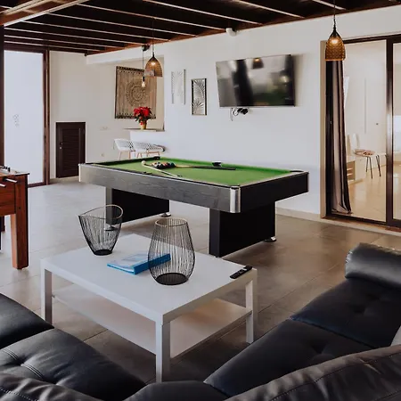 فيلة Lanzarote Deluxe & Pool *