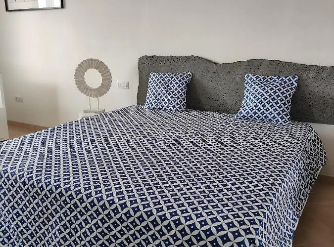 Lanzarote Deluxe & Pool *